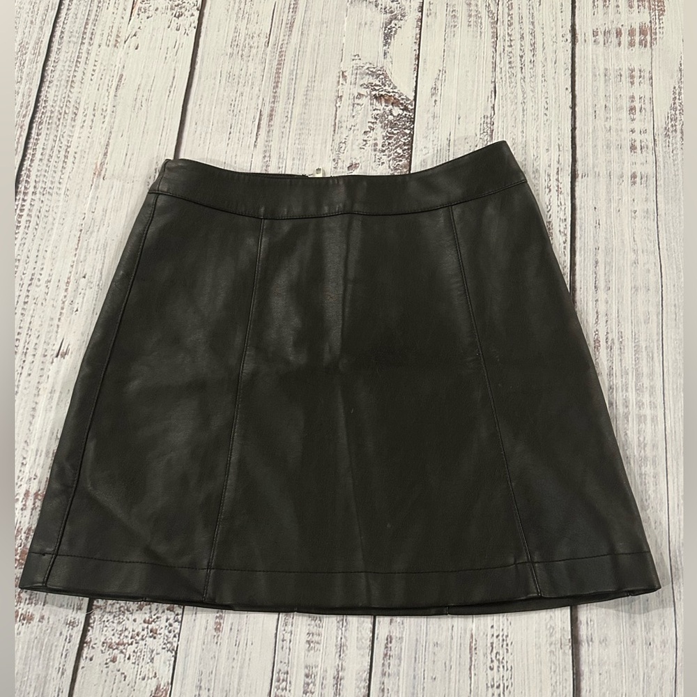 Forever 21 Women's Mini Skirt Faux Leather Black Size XS EUC Y2K Style Zip Up